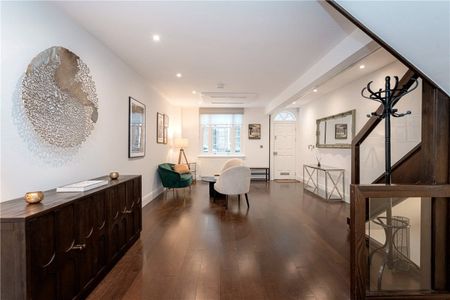 Spacious four bedroom townhouse of approximately 2,521 square feet. - Photo 4