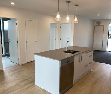 Beachlands, 2 Bedroom Corner Unit - Pine Harbour - Photo 4