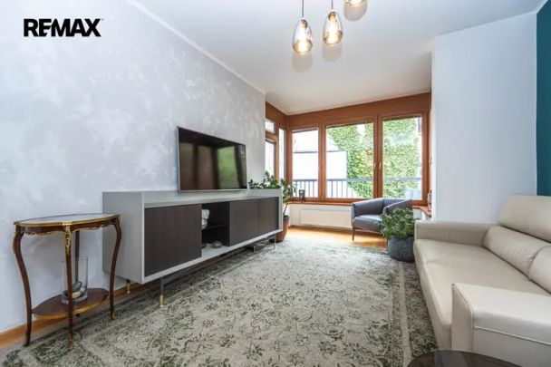 Pronájem zařízeného 2+kk/B + garážové stání - Fotografie 1