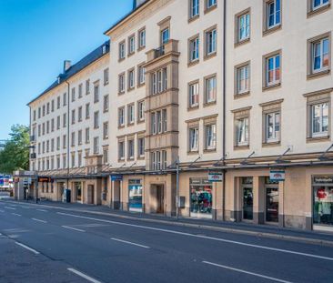 Direkt im Herzen der Stadt gelegene 4-Raum-Whg. mit Balkon - Photo 1