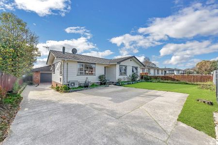 Charming 3BHR Home with Bus Stand on Doorstep. - Photo 3