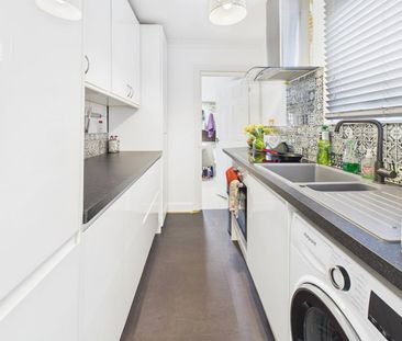 1 bedroom in Wescott Road, Wokingham - Photo 3