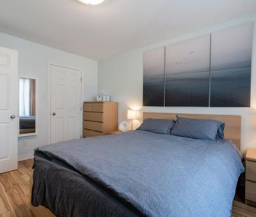 Condo 4 1/2 meublé clé en main!! 2 Statts 2-Bedroom - Photo 3