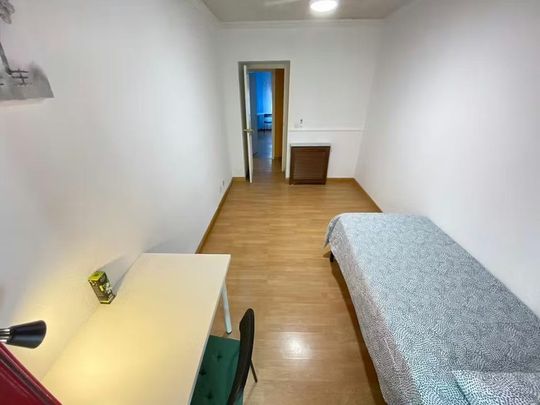 Calle del Cabo Machichaco, Madrid, Community of Madrid 28053 - Photo 1