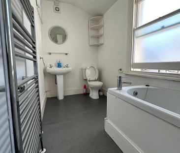 4 bedroom terraced house to rent - Photo 5