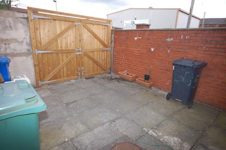 2 bedroom terraced house to rent - Photo 4