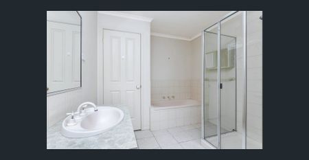 10 Baden-Powell Place, Strathdale, Vic 3550 - Photo 2