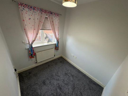 3 bed Semi-Detached - To Let - Photo 1