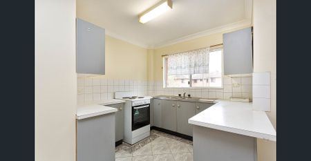 Comfortable fully renovated unit with all amenities at your doorstep! - Photo 3