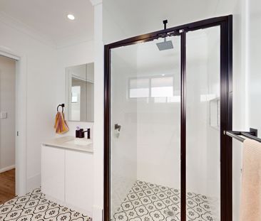 Southlakes Stunner! - Photo 1