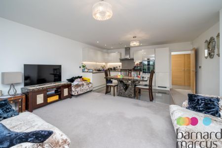 Royal Engineers Way, London, Millbrook Park - Photo 2