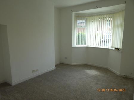 3 bedroom semi-detached house to rent - Photo 3