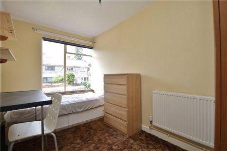 Blackwell Avenue, Guildford, Surrey, GU2 8LU - Photo 5
