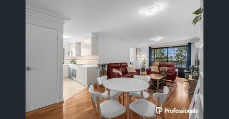 Stylish Top-Floor Apartment! - Photo 2