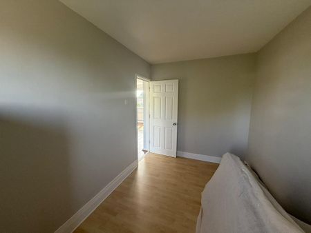 3 bedroom flat to rent - Photo 4