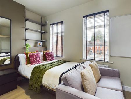 1 bedroom in a house share to rent - Photo 2