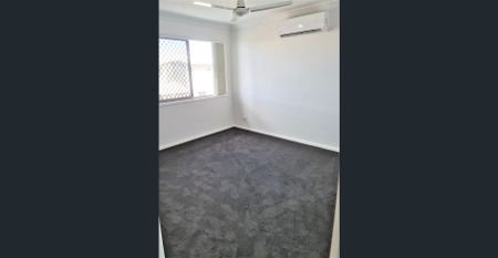 NEAR NEW 3 BEDROOM TOWNHOUSE, AVAILABLE NOW INSPECTIONS BY APPOINTMENT - Photo 4