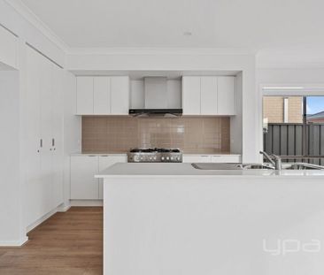 4 BEDROOM FAMILY HOME! - Photo 6