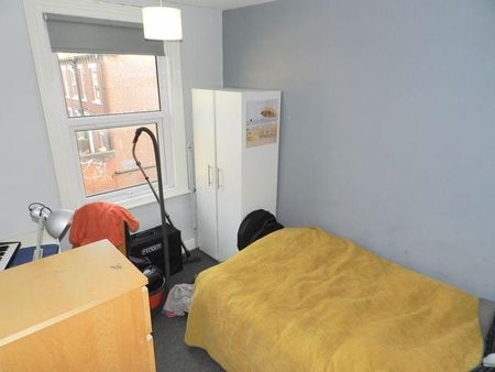 4 bedroom terraced house to rent - Photo 4