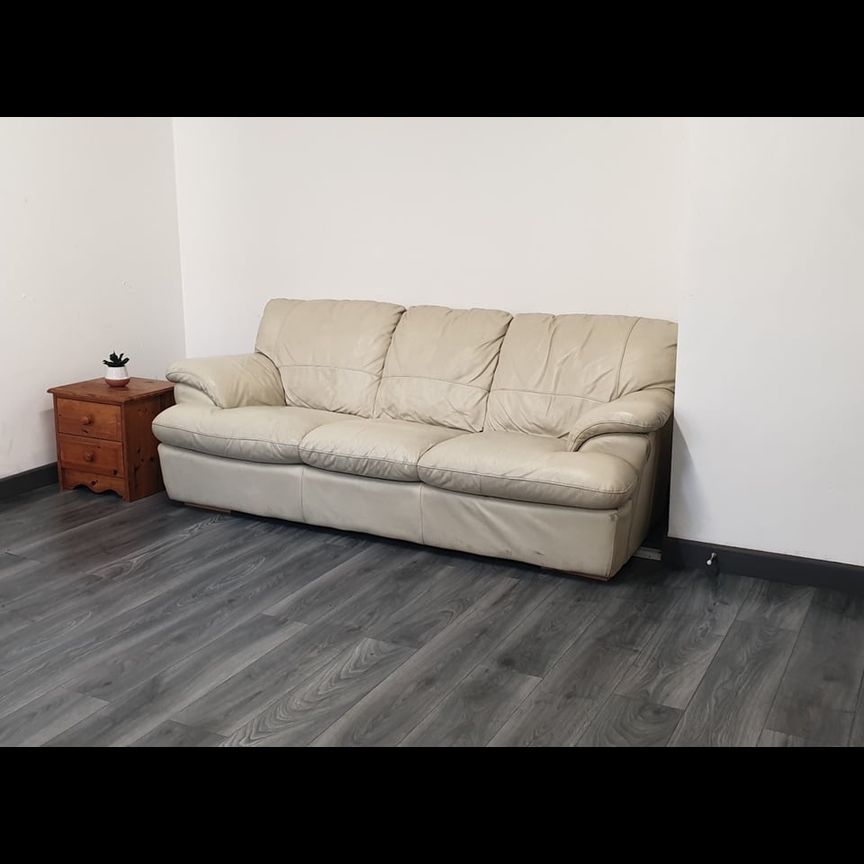 Room in a Shared House, Alpha Street, M6 - Photo 1