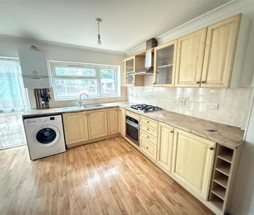 3 bedroom end of terrace house to rent - Photo 3