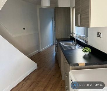 2 bedroom end of terrace house to rent - Photo 1