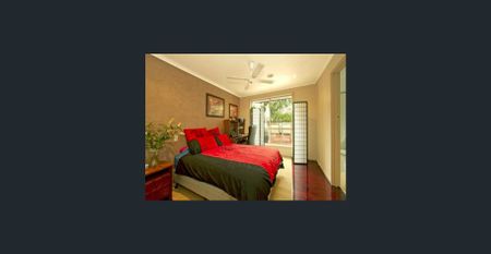 FAMILY LIVING - Photo 3