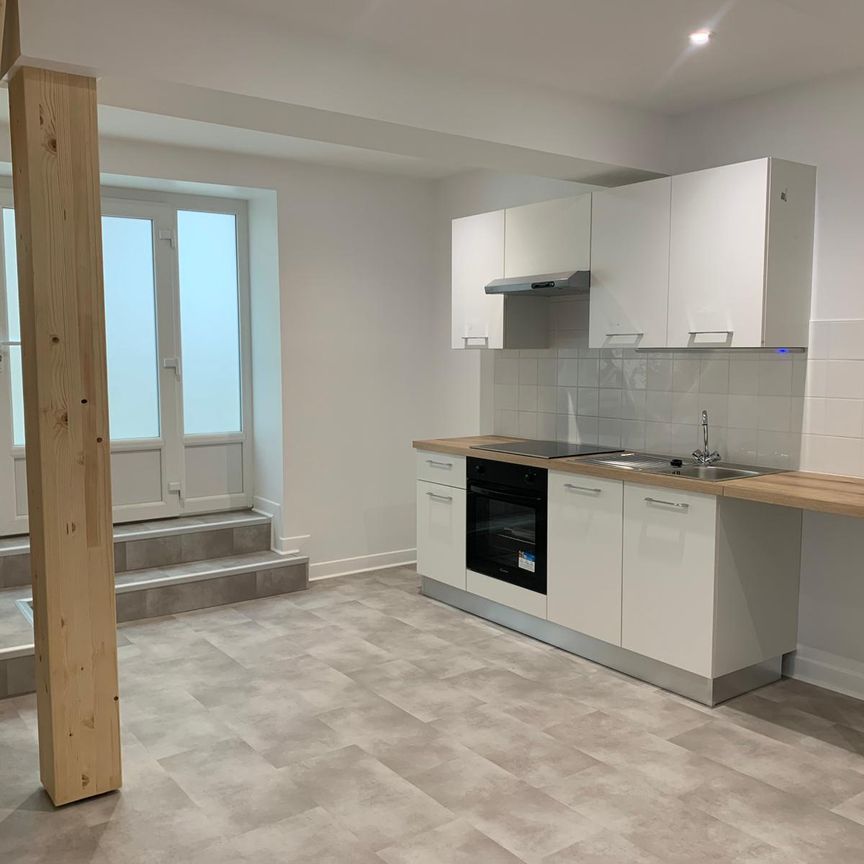 Location Appartement 4 pièces 58m² SAUVETERRE DE GUYENNE 33540 - Photo 1
