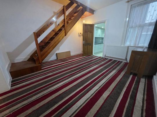 3 bedroom terraced house to rent - Photo 1