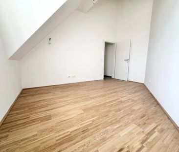 TOP Sanierte Wohnung im Dachgeschoss - Mit Schlossbergaussicht - Foto 3