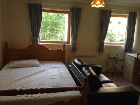 Room 2, Meridian Place, Isle of Dogs, London E14 - Photo 2