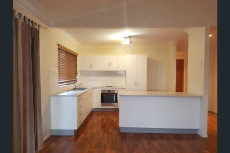 Convenient and Central - Photo 4