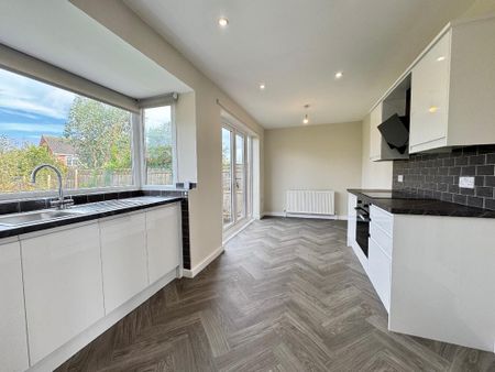 3 bedroom semi-detached house to rent - Photo 4