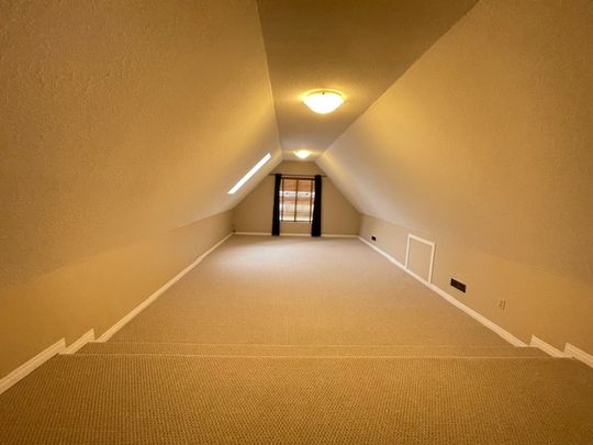 Spacious and Bright Three Bedrooms Plus Games Room (4th Bed) and Three Bathrooms - Photo 1