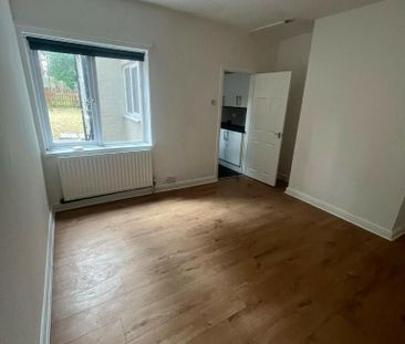 3 bedroom ground floor flat to rent - Photo 1