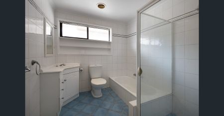 Easy living and perfectly located in popular Strathdale. - Photo 4