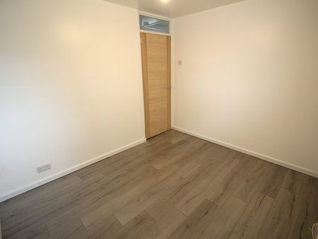 Flat to rent on - Photo 3