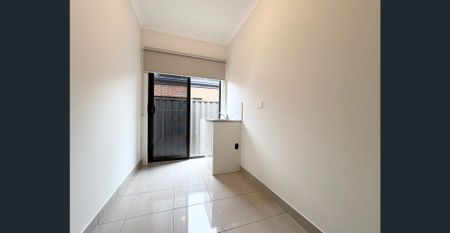 Modern Family Living in a Prime Greenvale Location - Photo 2