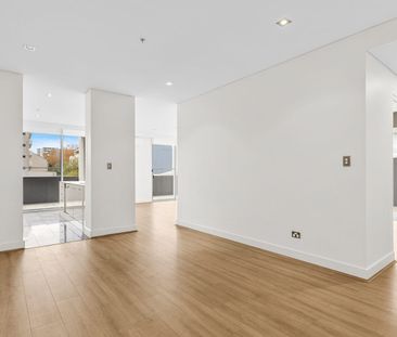 Oversized CBD Apartment - Photo 1