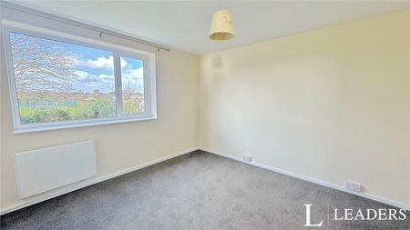 3 bedroom house to rent Sunningdale Drive, Felixstowe, IP11 - Photo 2