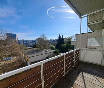 Mit Balkon! Modernisierte 3-Zimmer-Wohnung in Bremerhaven-Lehe - Photo 1