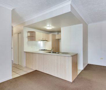 SPACIOUS 3 BEDROOM APARTMENT - Photo 4