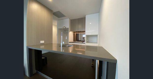 Modern Apartment With Village lifestyle, Steps to the train station - Photo 1