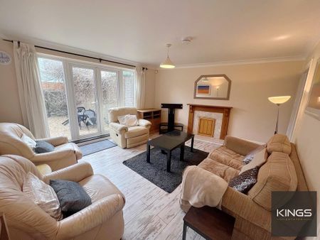 4 bedroom end of terrace house to rent - Photo 2