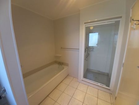 Convenient 3BR Mosgiel Flat - Photo 2
