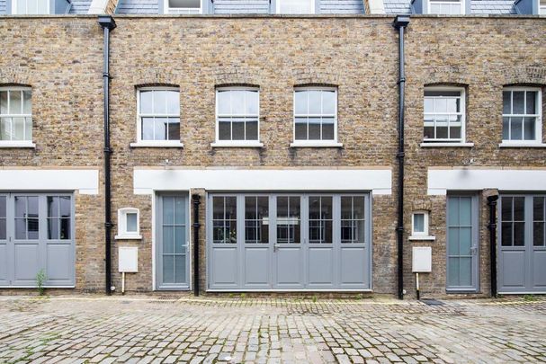 3 bedroom mews to rent - Photo 1