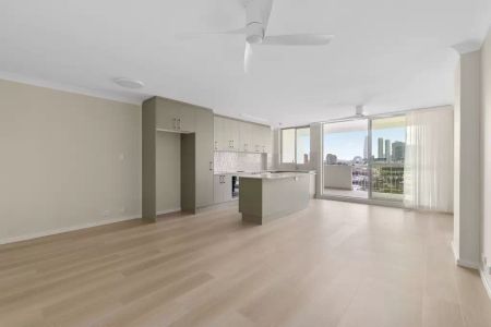 Fully renovated with Sydney Harbour Bridge views - Photo 3