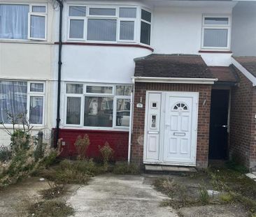 3 bedroom terraced house to rent - Photo 2