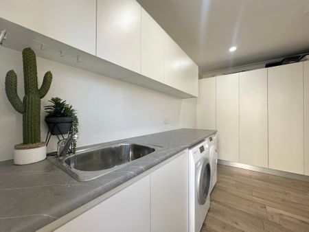 Grand Home with Custom Finishes! - Photo 4