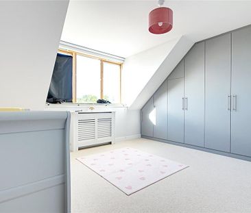 4 bedroom end of terrace house to rent - Photo 2